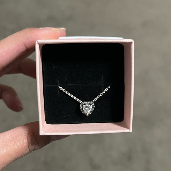 Jewelry - pandora heart necklace